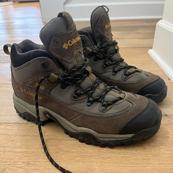 SOLD Columbia Trail Meister Mid Men’s Hiking Boots - Picture 2 of 9